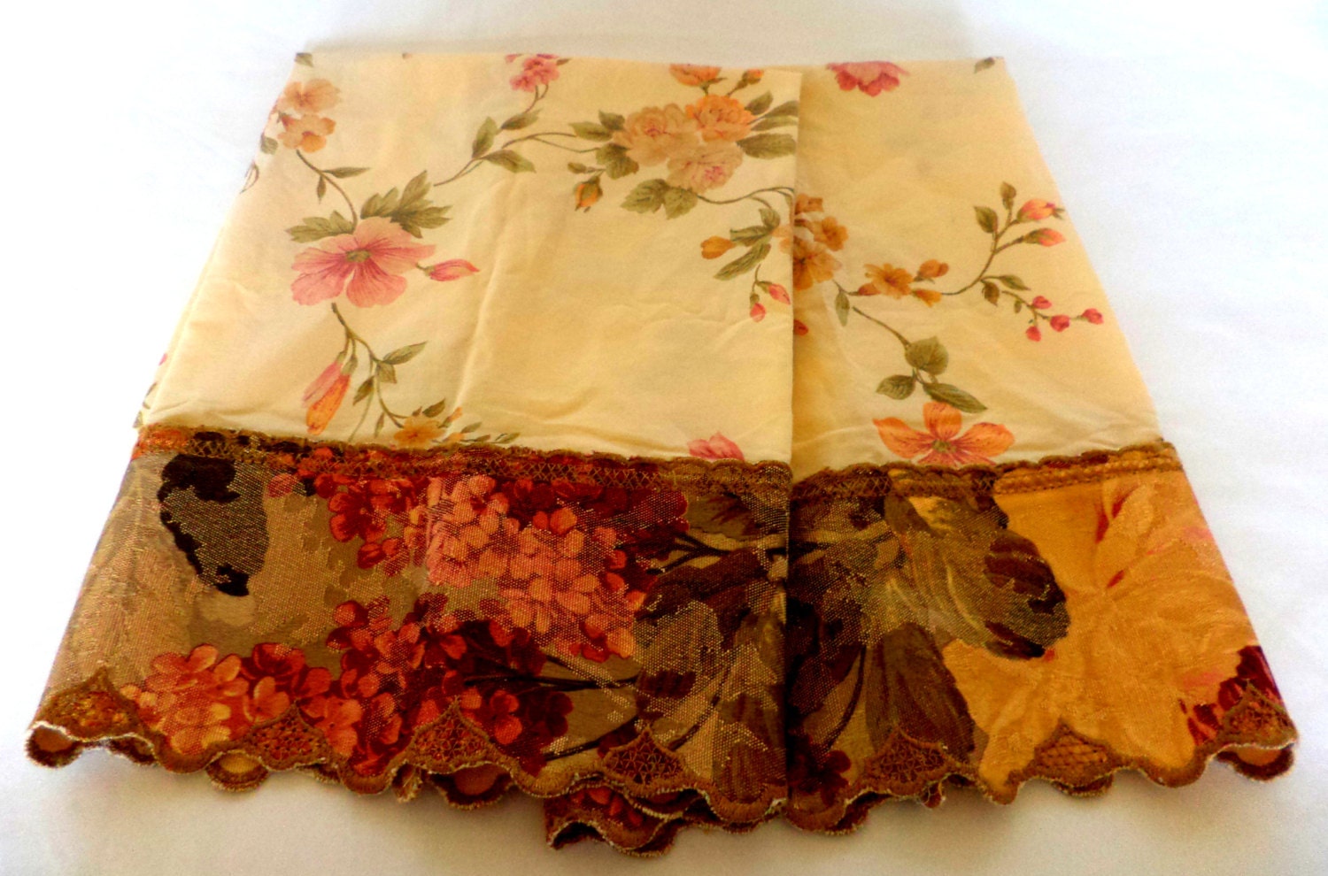 set of two Decorative tapestry guest hand bath towels.