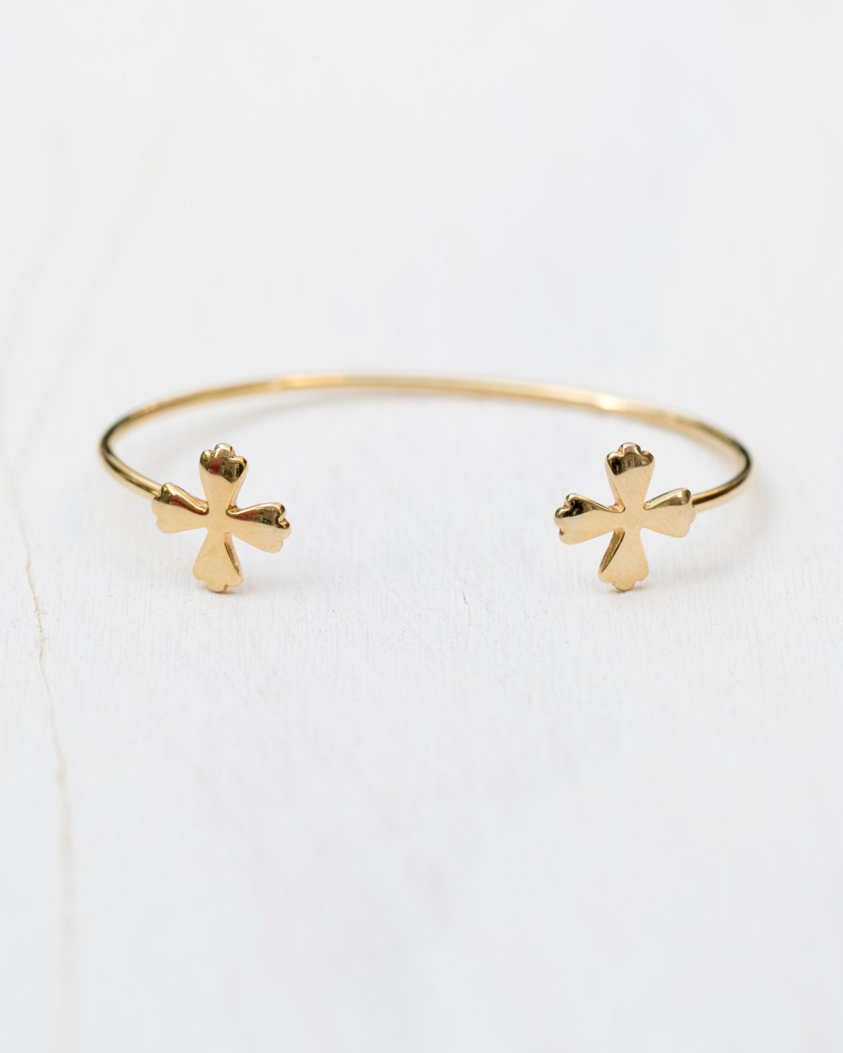 Open fleurette cuff