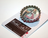 Recycled bottle cap brooch - Alice in Wonderland