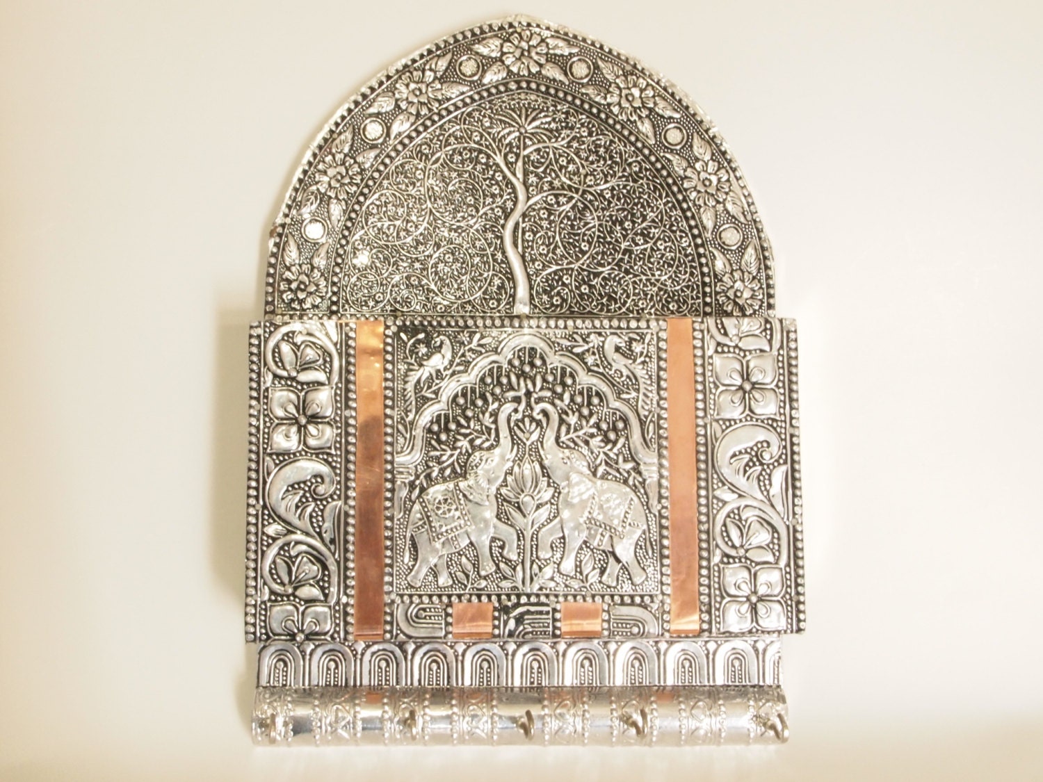 Mail and Key Holder Elephant And Tree Designed Aluminium   Mail Organizer