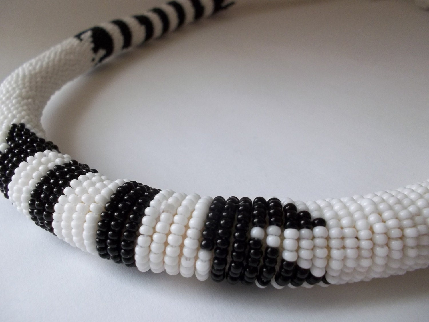 Vintage African Black & White Bead Necklace Collar Torque/ Native American Indian Vibe/ Tribal Chic Bead Jewelry/ MiCRO GLASS BEAD NECKLACE