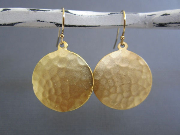 18K Gold Circle Hammered Earrings,  Round Circle Earrings, modern metal jewelry, hammered earrings.