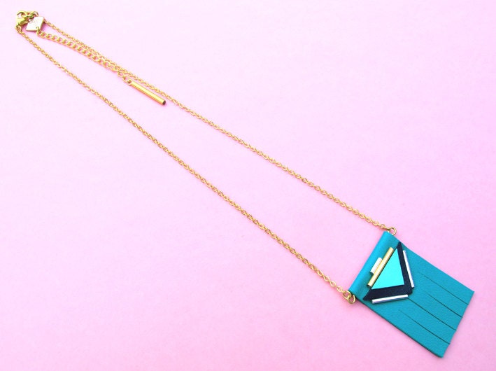 Khéops necklace, emerald, small necklace made in fringed leather, aztec trend