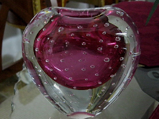 MINT Murano Ruby Cranberry Pulegoso Paperweight Vase  - Heart Shaped 5 lbs.  5 1/2"T x 3"W