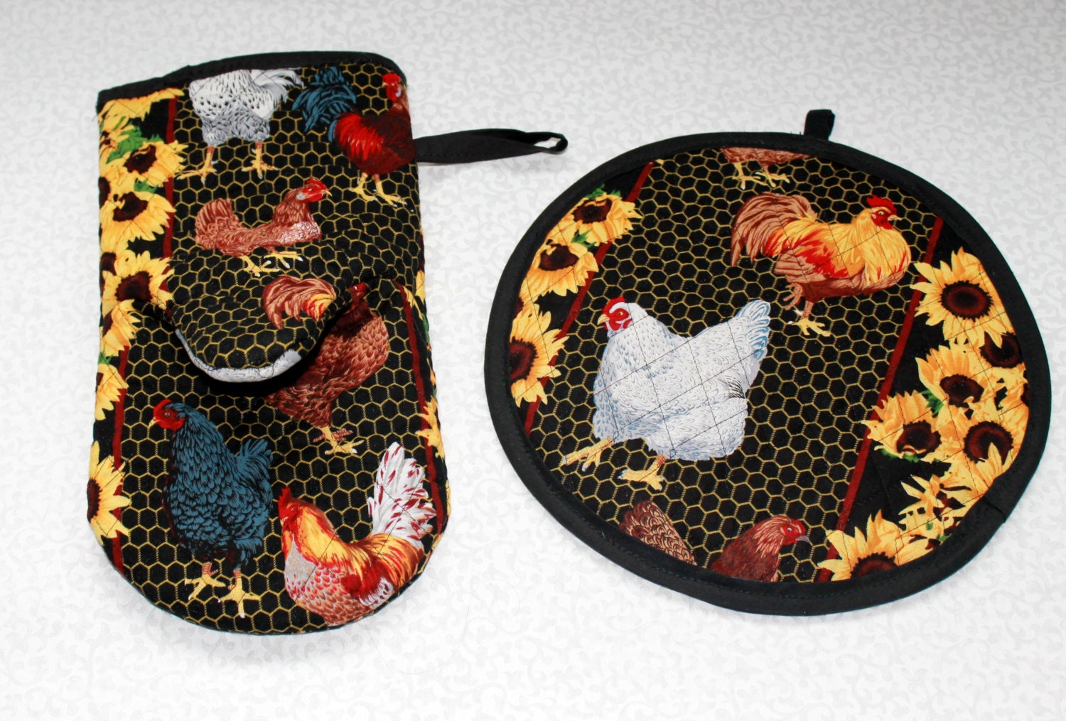 Oven Mitt Set - Oven Mitt and Round Pot Holder  - Sunflowers and Chickens - Kitchen set