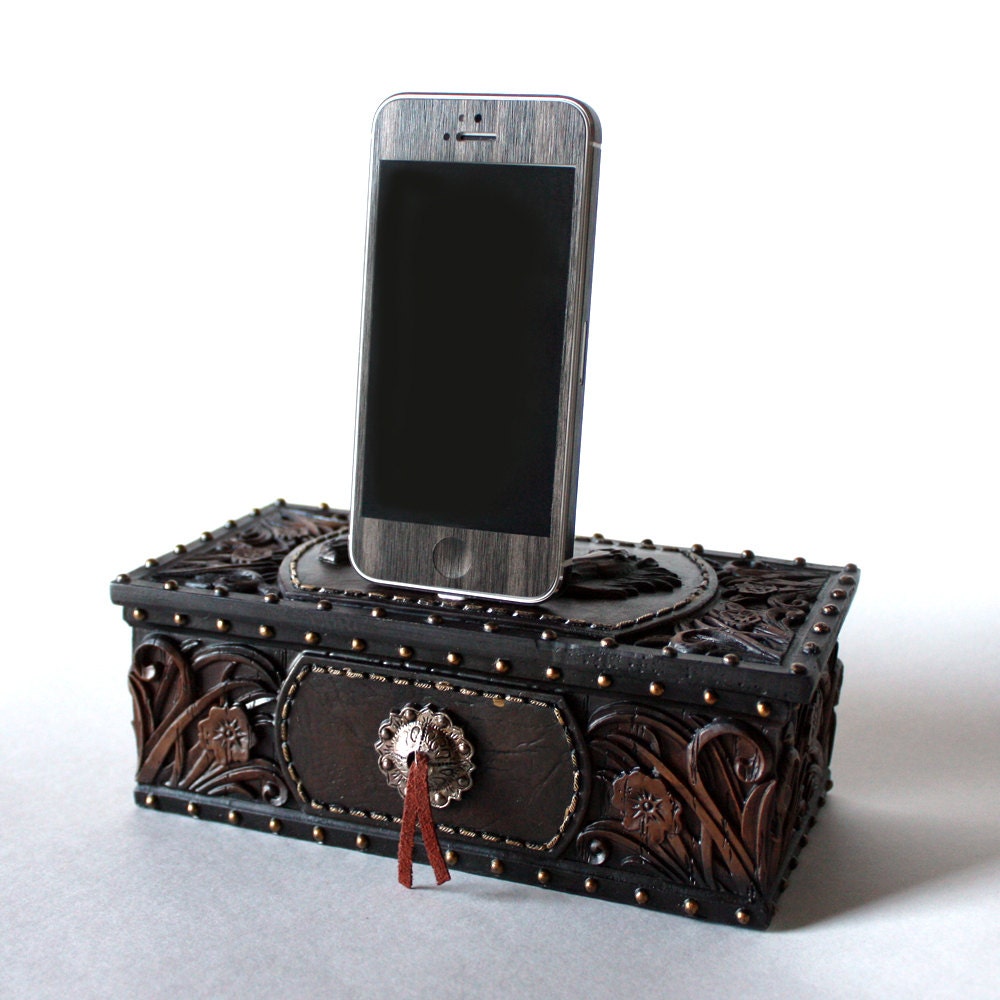 iPhone 5 - Western, Wild West, Horses, Floral iPhone 5 Dock, Hidden Storage Box - Lightning Cable
