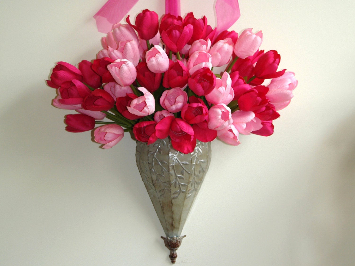 spring wreath tulips arrangements front door decorations wall decor wedding mother's day flowers, pink, fuchsia silk tulips handmade wreath