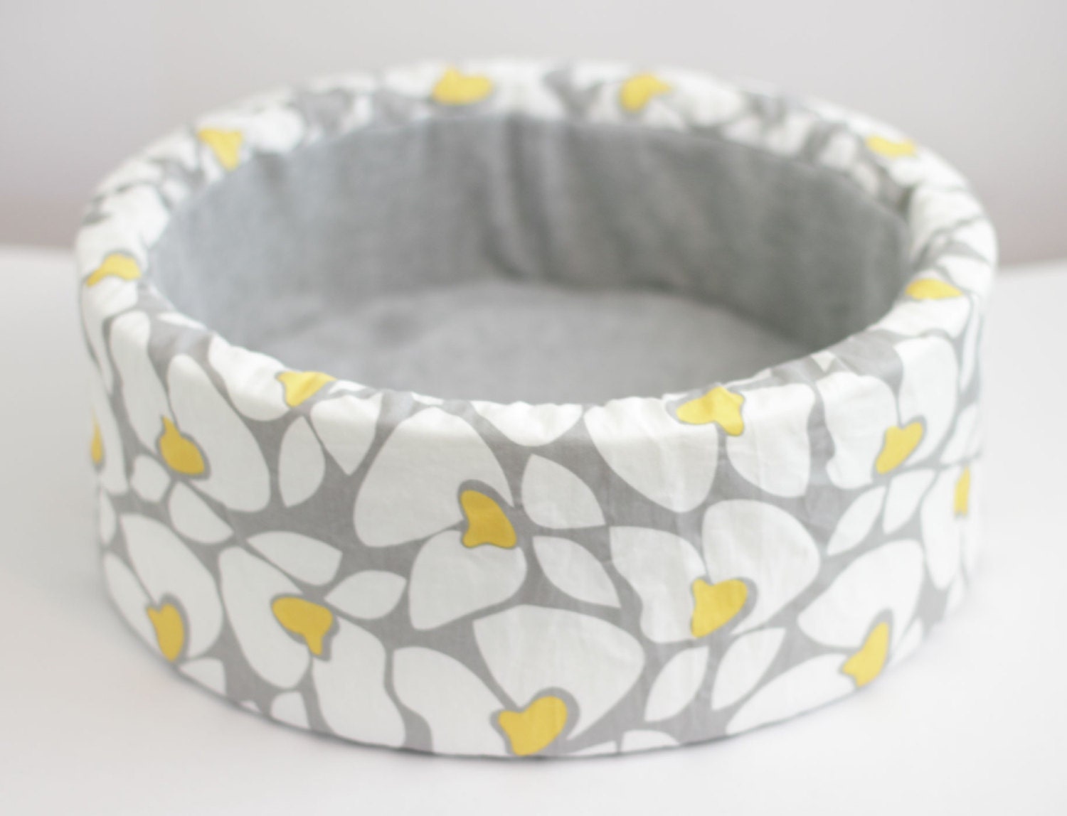 12" Modern Round Cat Bed, Self Warming Bed in Grey/Yellow/White Print