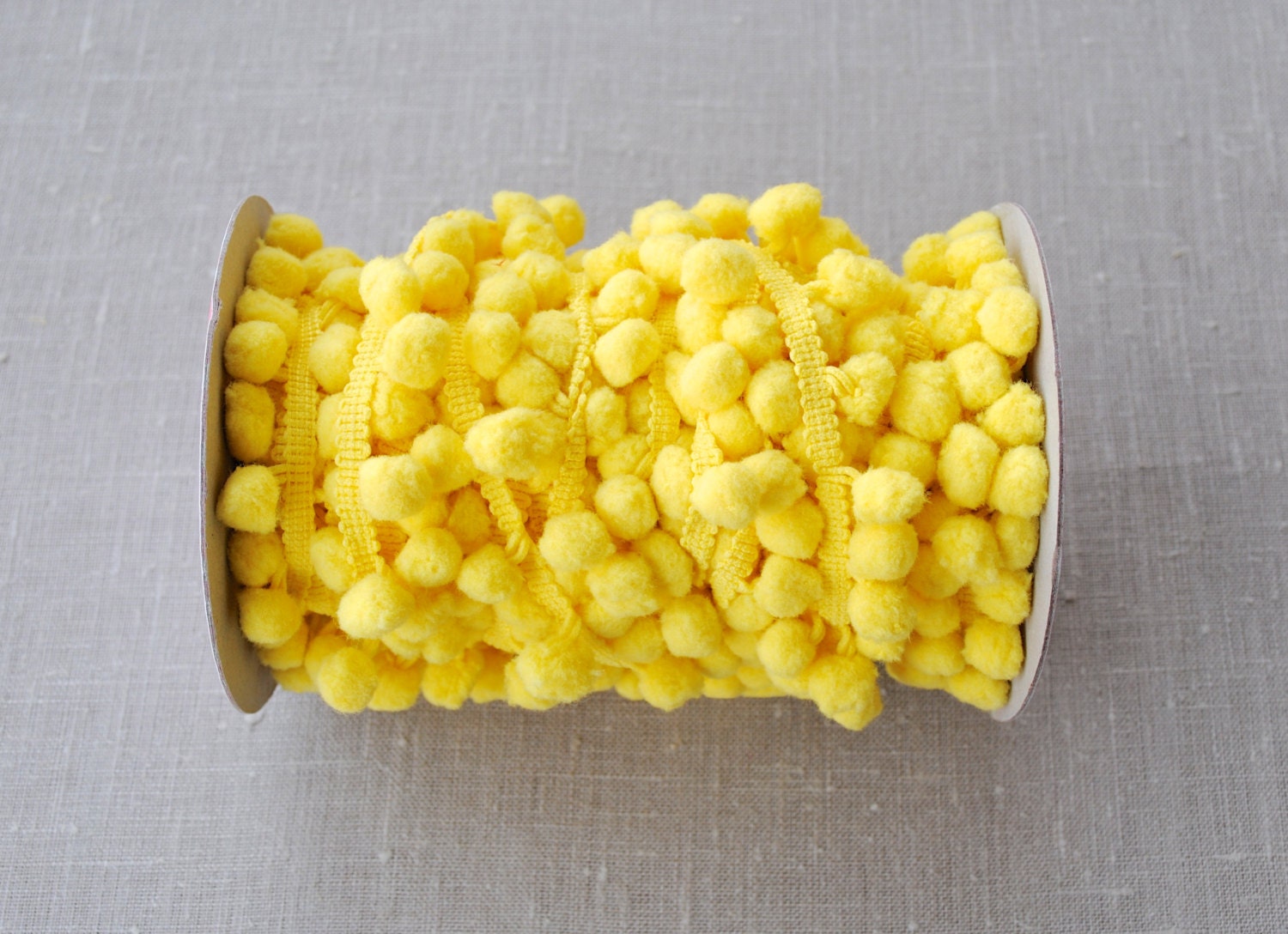 1 YARD Riley Blake - Regular Pom Pom in BUTTER