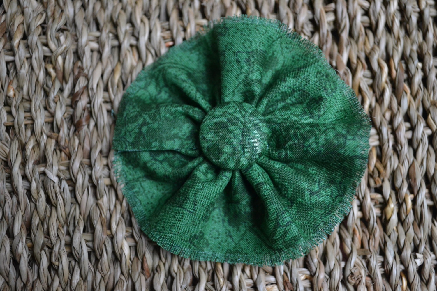 Leafy Green Frayed Fabric Ruffle - Alligator Clip