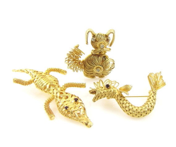 Weiss Wire Dog Pin Plus Two Woven Wire Pins