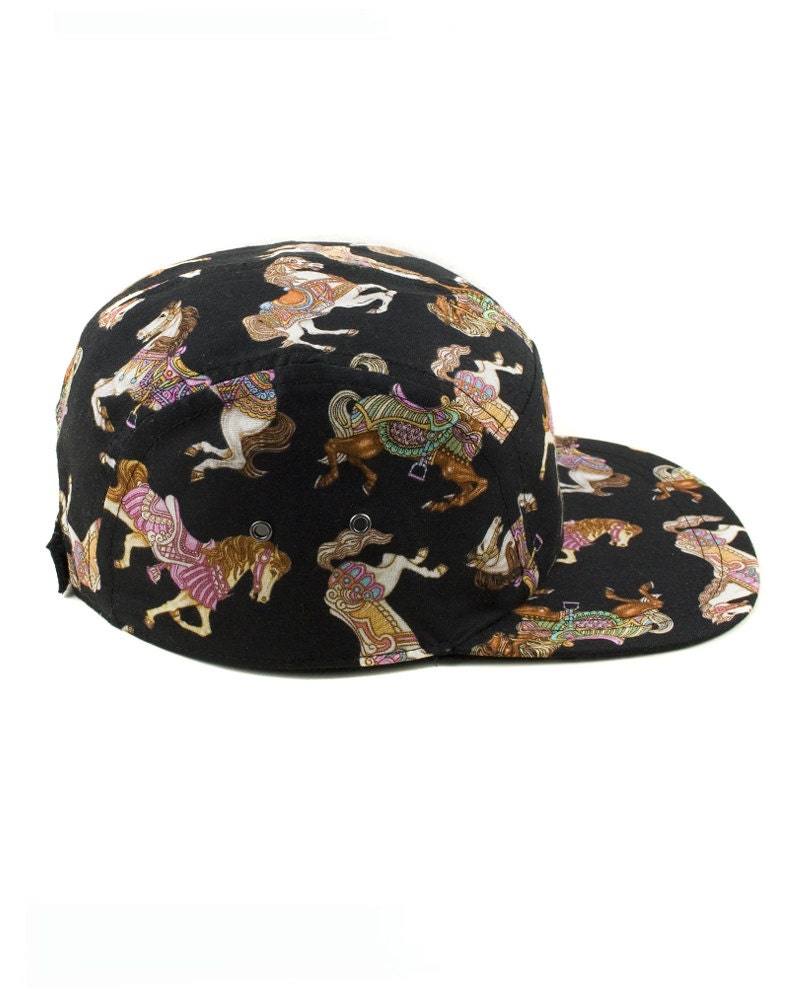 5 Panels Carousel Cap