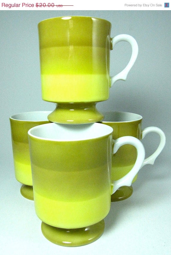 ON SALE - SAVE 25% Retro 1960s Vintage Holt Howard Ombré Ceramic Pedestal Mugs