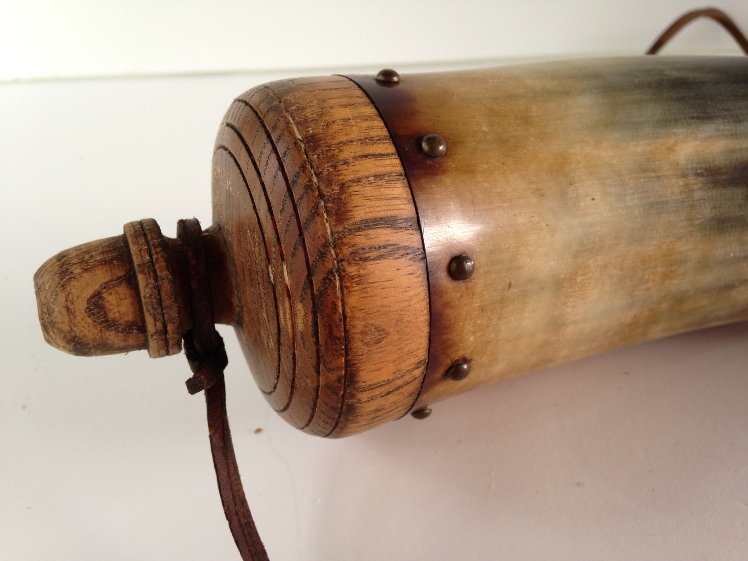 1800's Water Buffalo Powder Horn - Beige Black with Leather Lanyard - Antique Hunter Decor - Reenactment Black Powder - Black Powder Horn