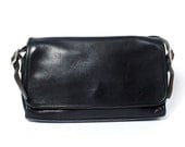 x / / Classic Black Coach Purse / / x