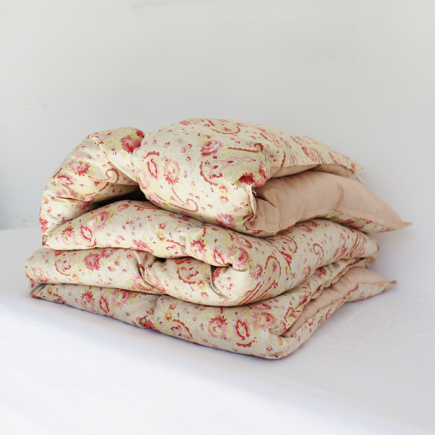 Beautiful Old Paisley Feather Filled Eiderdown - Vintage - Single / Twin Size - BlueyLovesCocoa Beautiful Old Paisley Feather Filled Eiderdown - Vintage - Single / Twin Size - BlueyLovesCocoa