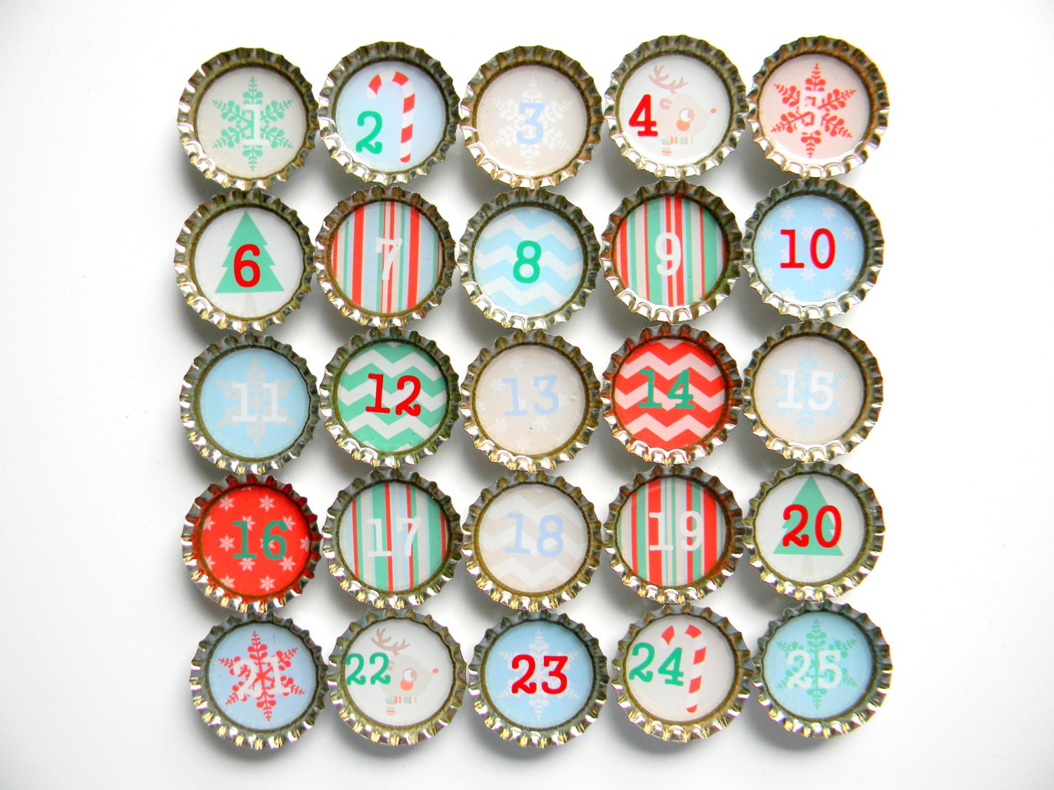 Advent Calendar Christmas Countdown 25 Numbered Bottle Cap Magnets and Gift Tin