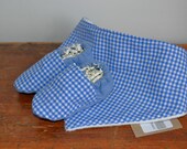 New Baby Gift Set, Baby Shower, Crib shoes and dribble bib set, Blue Gingham, Cotton and Fleece