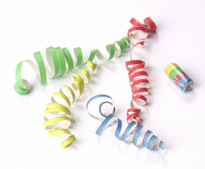 Miniature Paper Streamers for the Dollhouse Party