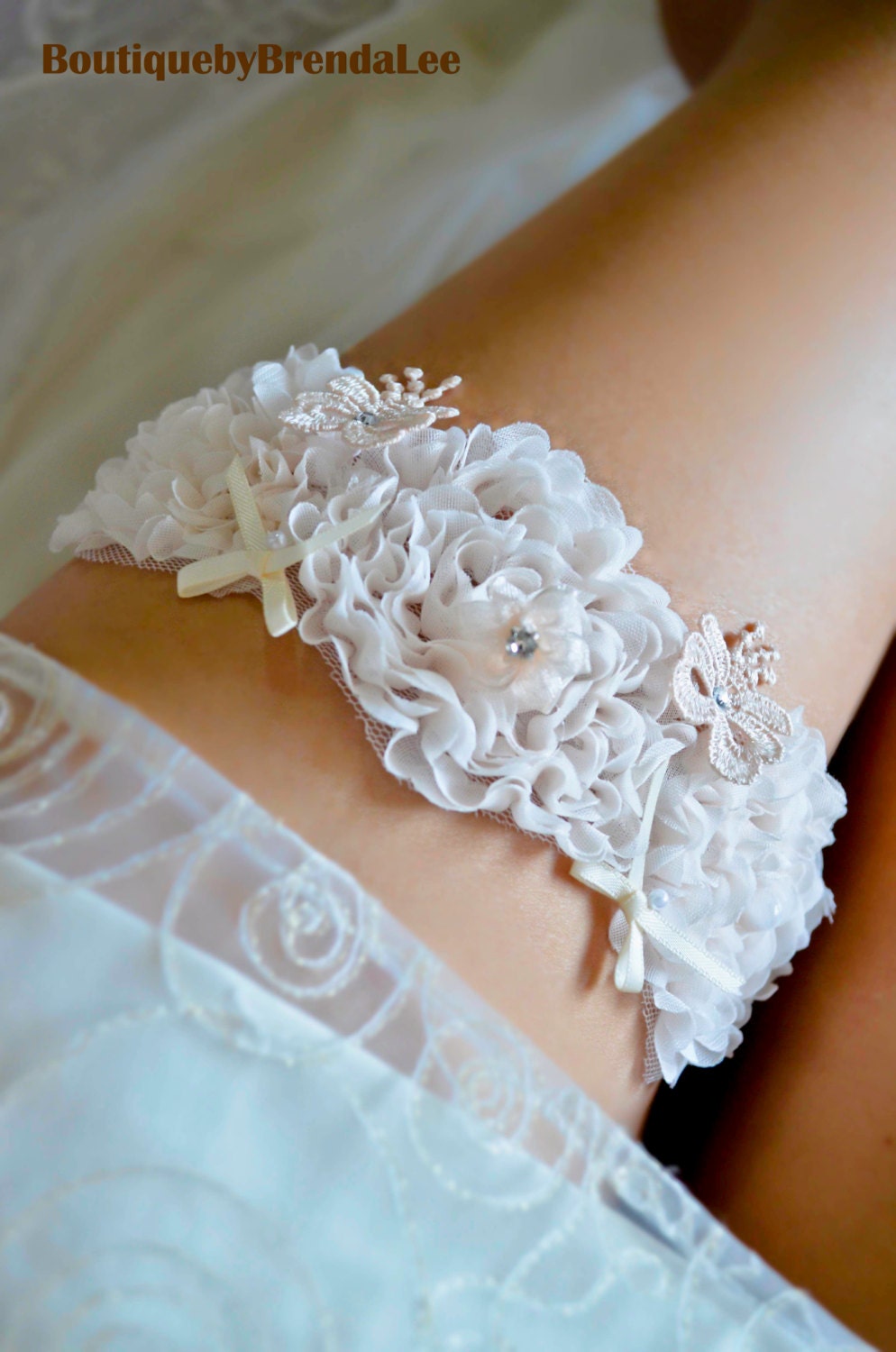 Single Champagne chiffon flowers/white tulle wedding garter/peach pink flower rhinestone/lace bow white pearl/ruffled/bride/bridal toss away