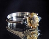 sterling silver gemstone ring with an oval yellow citrin and 2 aquamarin marked 925 size 6.5 (GR89)