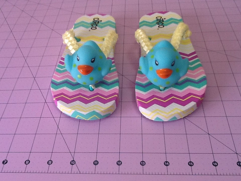 Flip Flops Girls sandalsQuack Quack Soooo adorable Rubber Ducky Tweens flip flops Beach and really fun