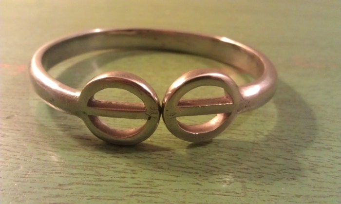 English Spur Bracele - Small Circle Design