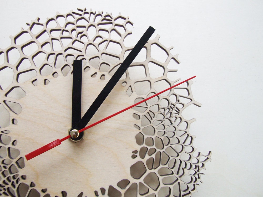 Giraffe clock - SMALL - laser cut wood - Voronoi pattern - modern wall clock - AsymmetreeDesign