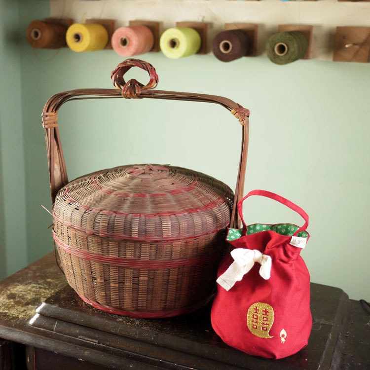 Chinese traditional wedding handbag