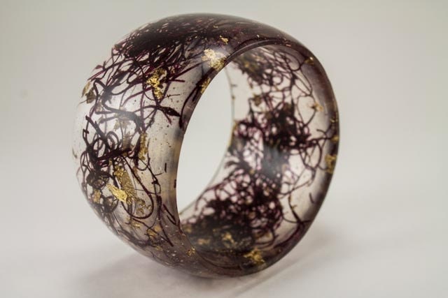 Crystal clear chunky round bangle with Spanish moss and gold flakes