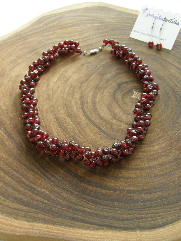 Pomegranate. Crochet necklace and earrings set.