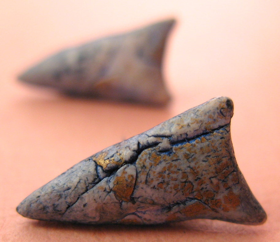 Steel blue, white and gold triangle post earrings in polymer