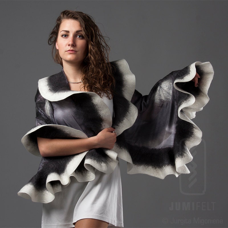 Wavy shawl Felt ruffled scarf - Grey with ivory white