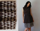vintage PEACOCK feather day dress / 1960s sleeveless embroidered dress