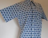 70s men's casual shirt, wall paper print by Carl Michaels, fabric so crisp like it was never worn. boho print short sleeve men's shirt.