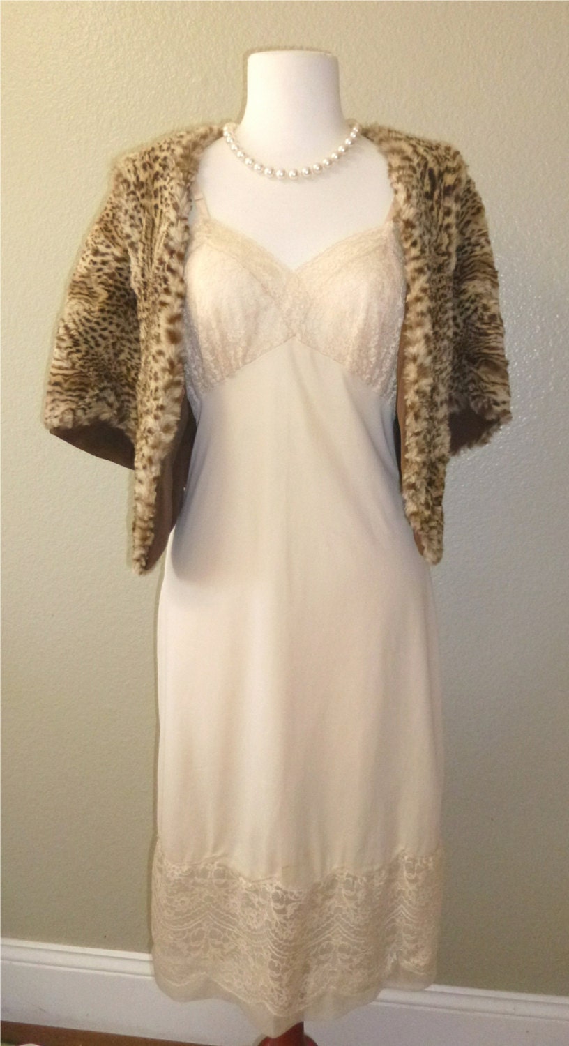 beautiful ecru lace full slip..size 34