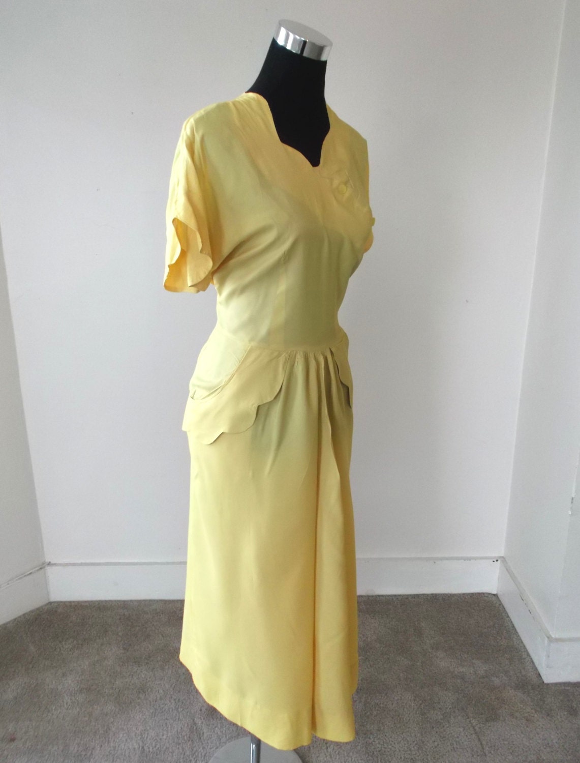 40's 50's Vintage Yellow Rayon Dress 40 Inch Bust Large XL