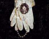 Cravat - Vintage Cream Leather Glove Ladies Jabot - Steampunk Neck Tie.