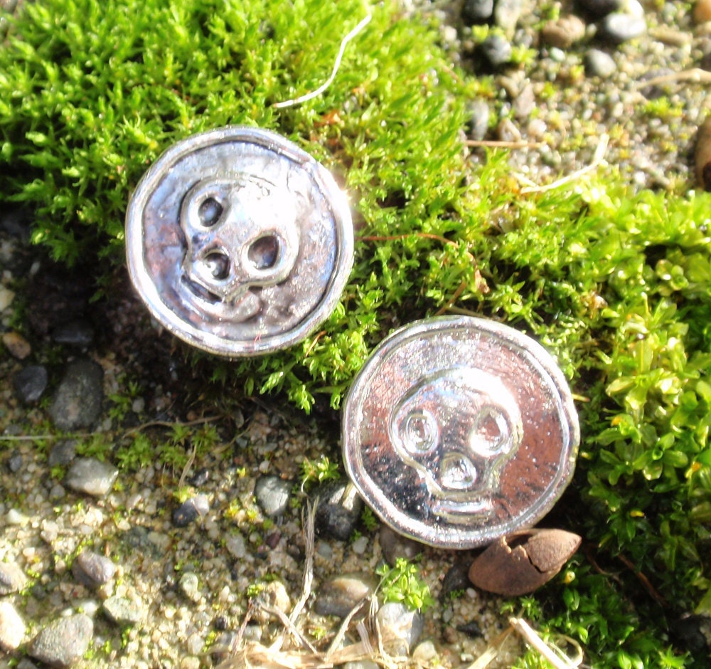 Five Pewter Skull Buttons