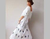 vintage sundress / 70s Hippie Wedding Dress / vintage boho peasant maxi length embroidered floral cotton white sundress