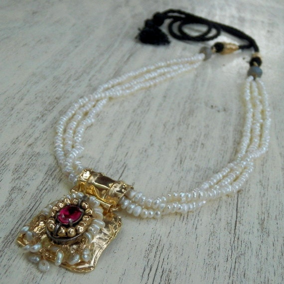 Statement Necklace, Pearl Necklace, Bridal Necklace, Baroque Style Necklace, Bezel Set Necklace, Queen Necklace