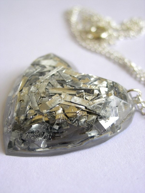 Statement heart necklace