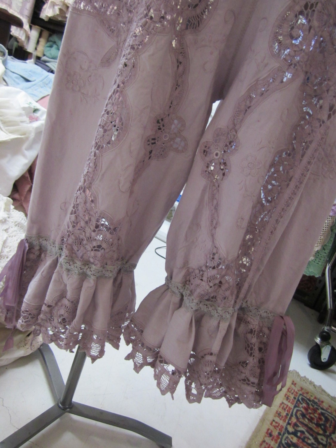 Vintage Kitty bloomers... hand dyed battenburg linen, dusky mauve ooak, shabby chic.. ooak.. embroidery, roses.. Med/XL