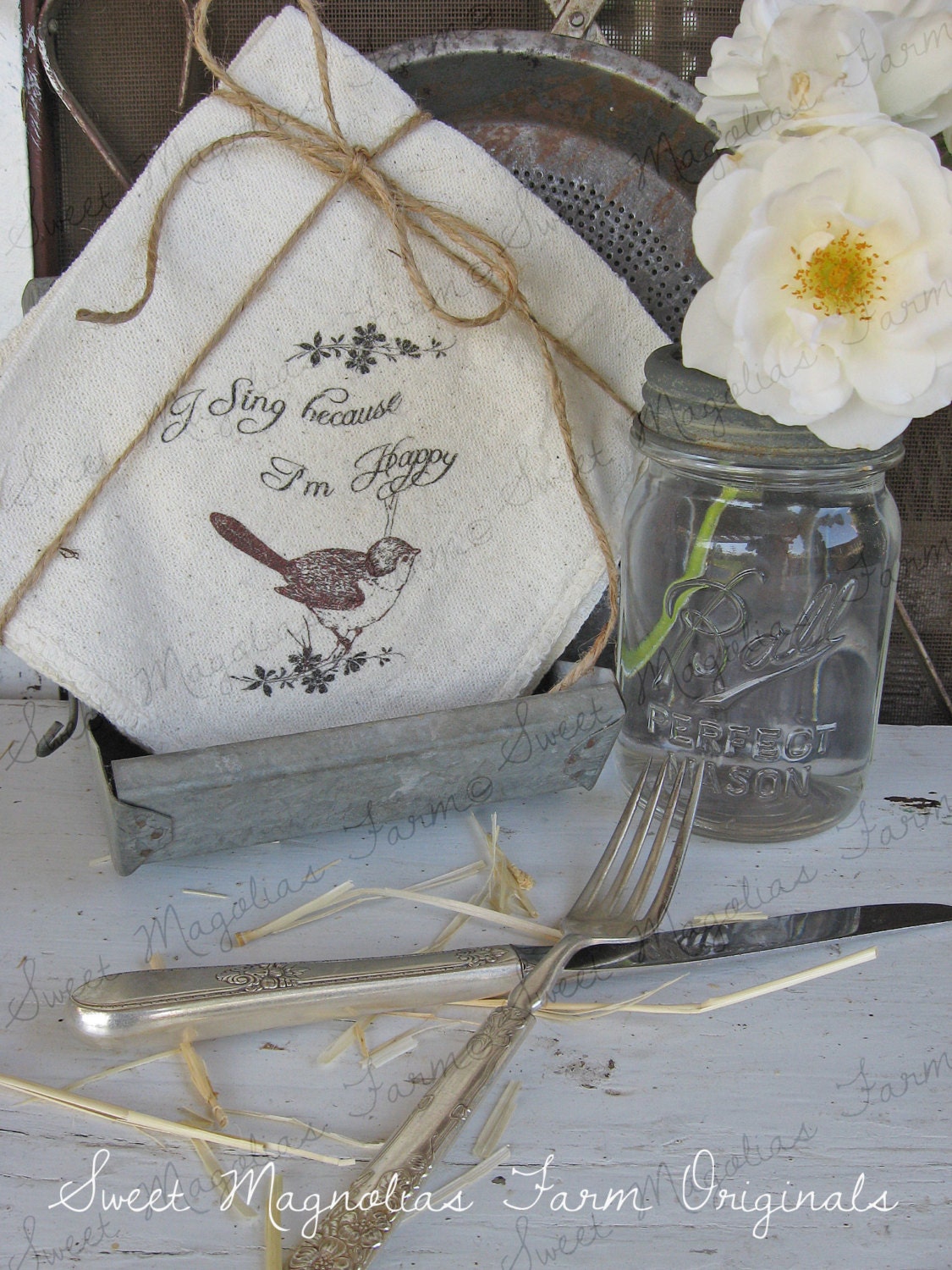 Farmhouse  Napkins Set of 4 "I Sing Because I'm Happy "  Kitchen   BBQ   Party  Wedding  Country Cottage  Style  Farm  Barn  Decor  Supplies