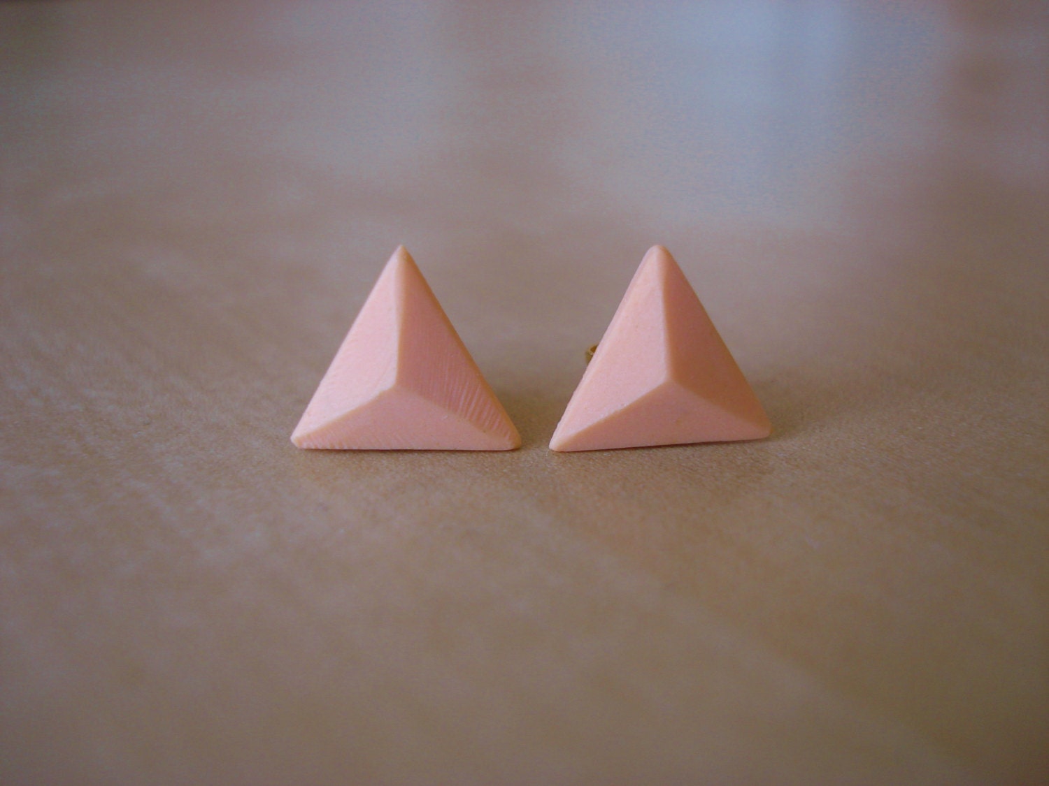peachy keen - triangle pyramid clay stud earrings