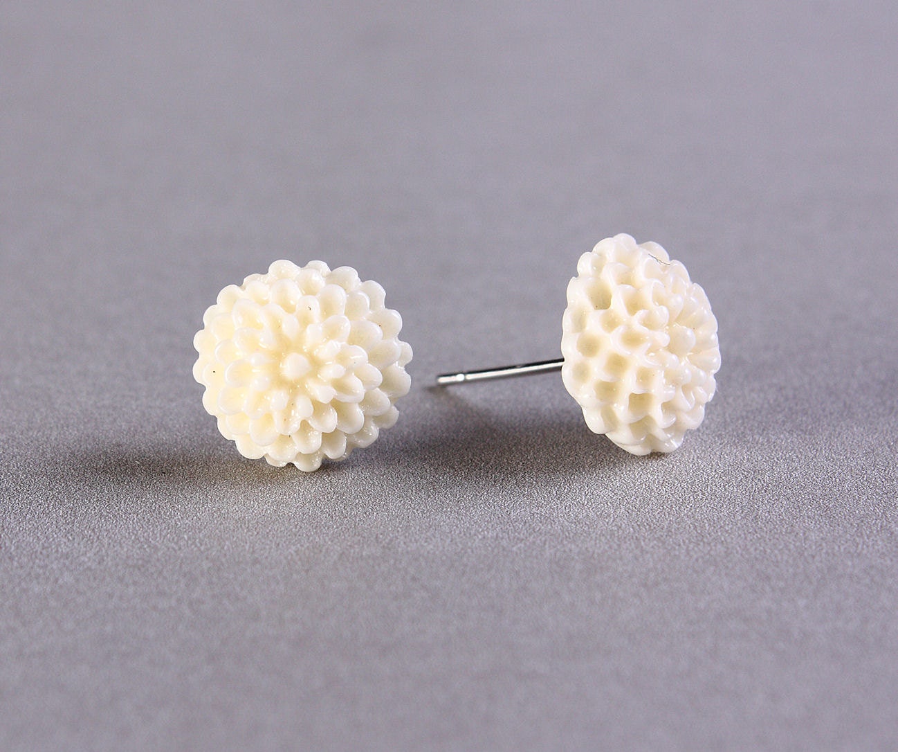 Petite white chrysanthemum mum hypoallergenic stud earrings (720) - Flat rate shipping