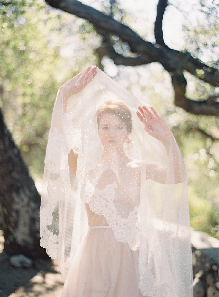 Wedding Veil, Polka dot veil, lace, Circular lace veil - Allure