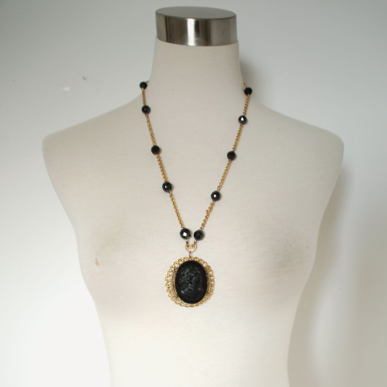 Vintage Cameo Necklace / Black and Gold / Freirich