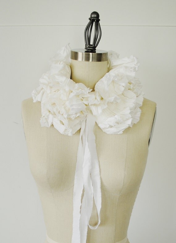 White Ruffle collar/ Boho/ Ruffled scarf/ Ruffled Fashion/ Boho collar/  Bride neckpiece/ Statement necklace/ rusteam tt team epl