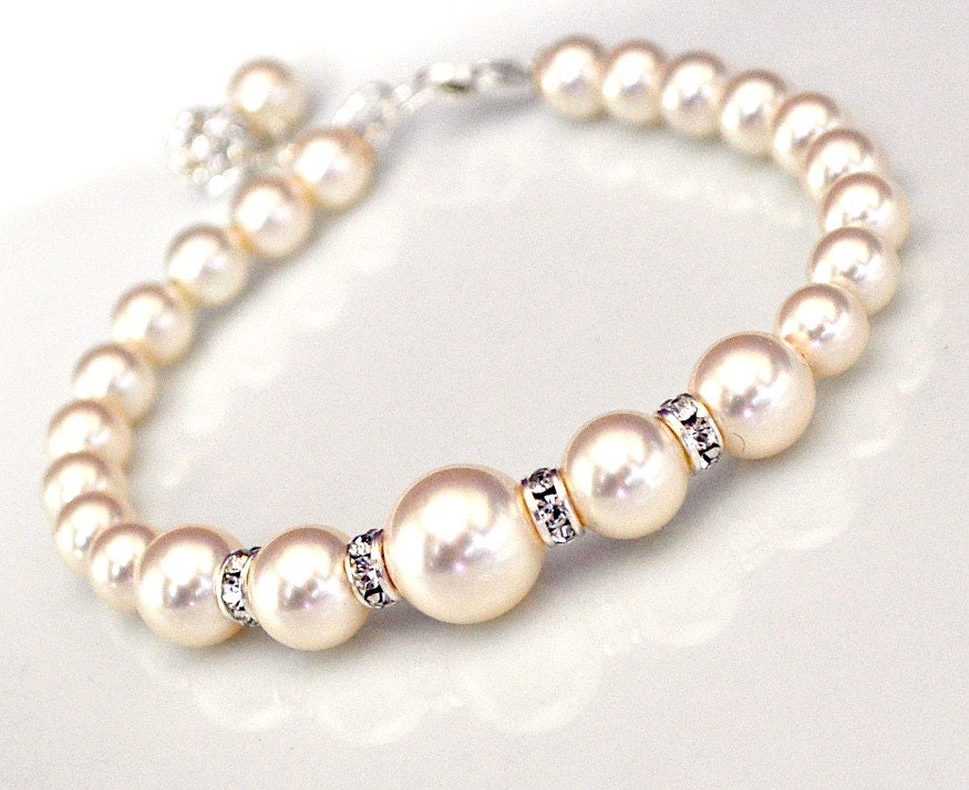Ivory Pearl Bracelet, Wedding Jewelry. Bridal Pearl Rhinestone Bling Single-Stranded Wedding Bracelet for the Bride or Bridesmaids